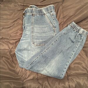 Universal Standard jogger jeans medium
